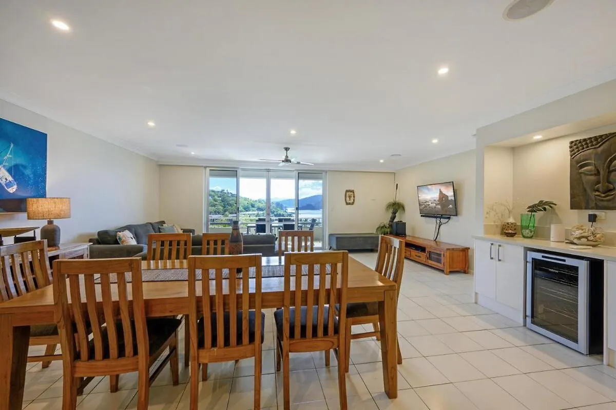 Poinciana Lodges Hamilton Island Apartament